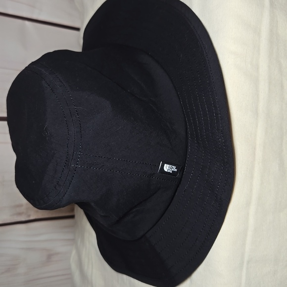 The North Face Classic Black Bucket Hat Size S-M - Picture 1 of 8